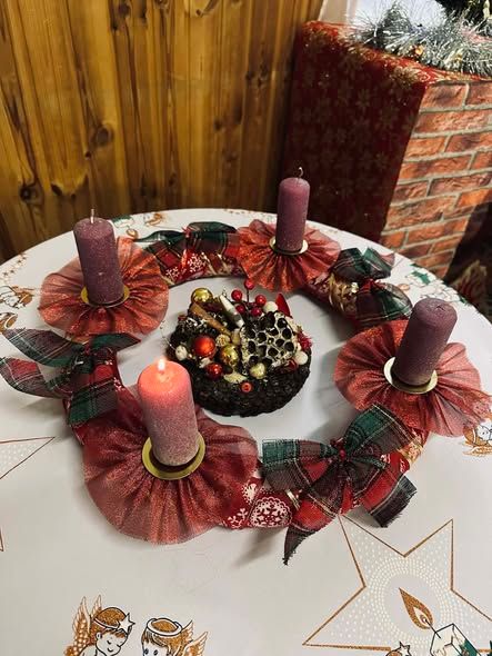 Meggyújtottuk iskolánkban az első adventi gyertyánkat