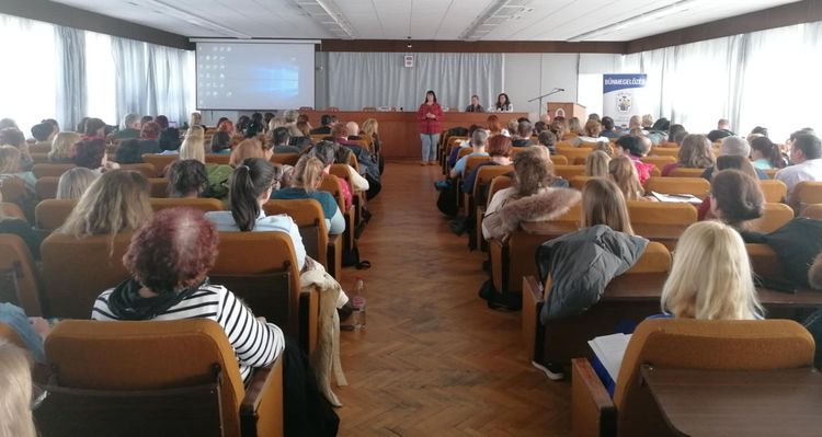Szakmai fórumon vettek részt oktatóink